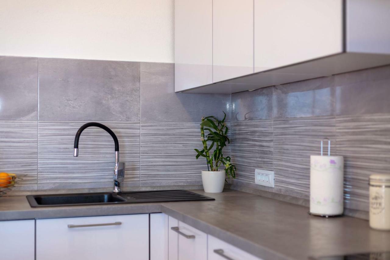 Luxury Apartment Nora Подстрана Экстерьер фото